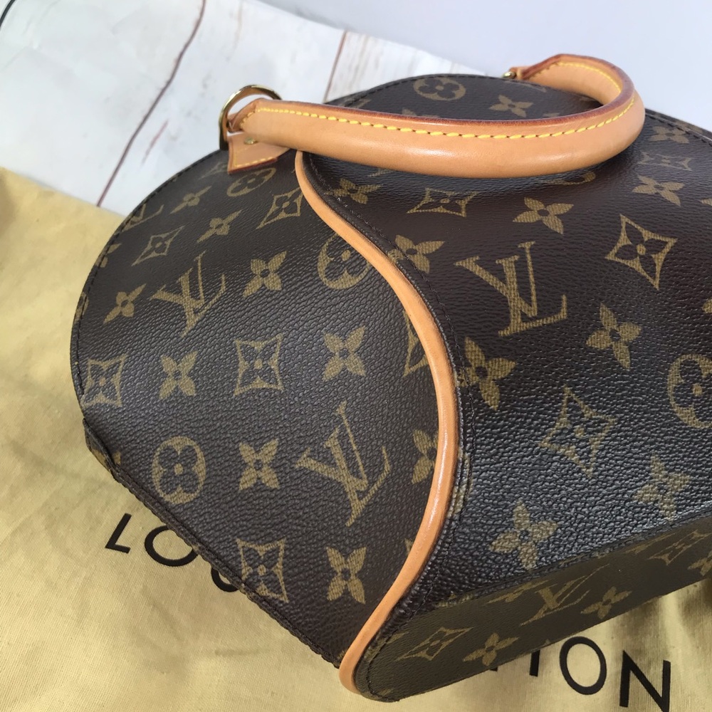 Louis Vuitton crossbody bag - Picture 2 of 8